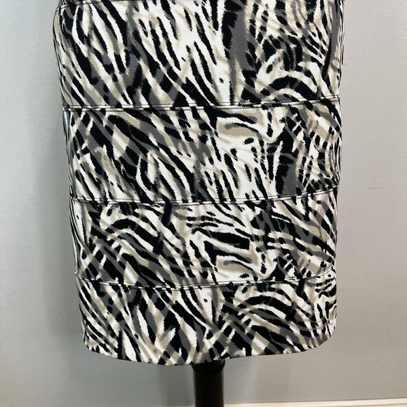 Alfani Skirt size Extra Large Black Gray Stretch Straight Jungle Knee Career - Picture 3 of 6